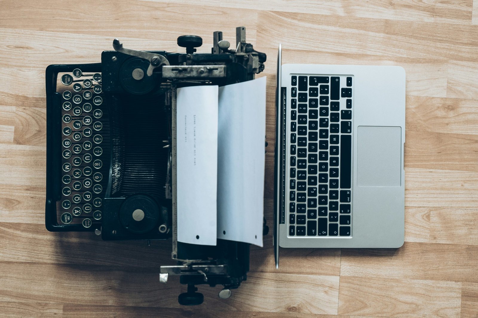iPhone 16 Pro Max vs. Galaxy S24 Ultra: A Detailed Camera Showdown 2 gray typewriter and MacBook