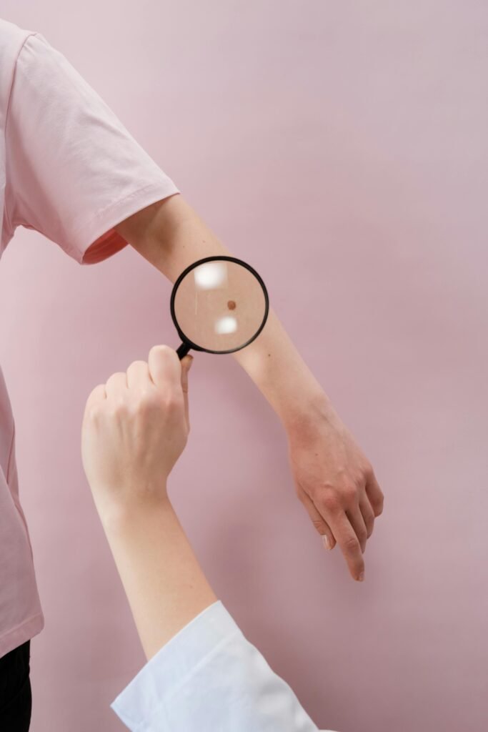 Do This 5 Second Ritual Daily and Skintags & Moles Just Start Falling Out - Unbelievable Results 4 pexels cottonbro 5701545